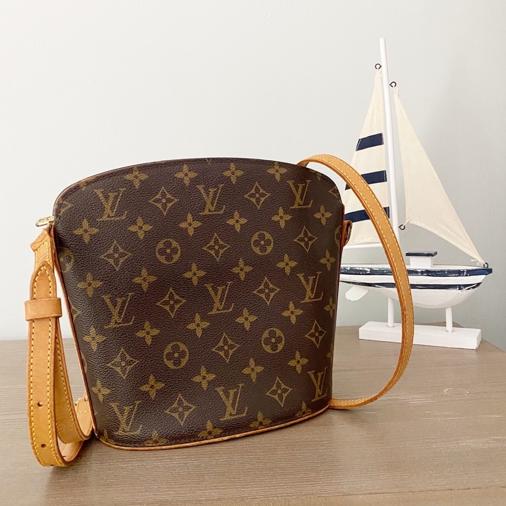 ♥️DROUOT♥️ Authentic Louis Vuitton Crossbody!